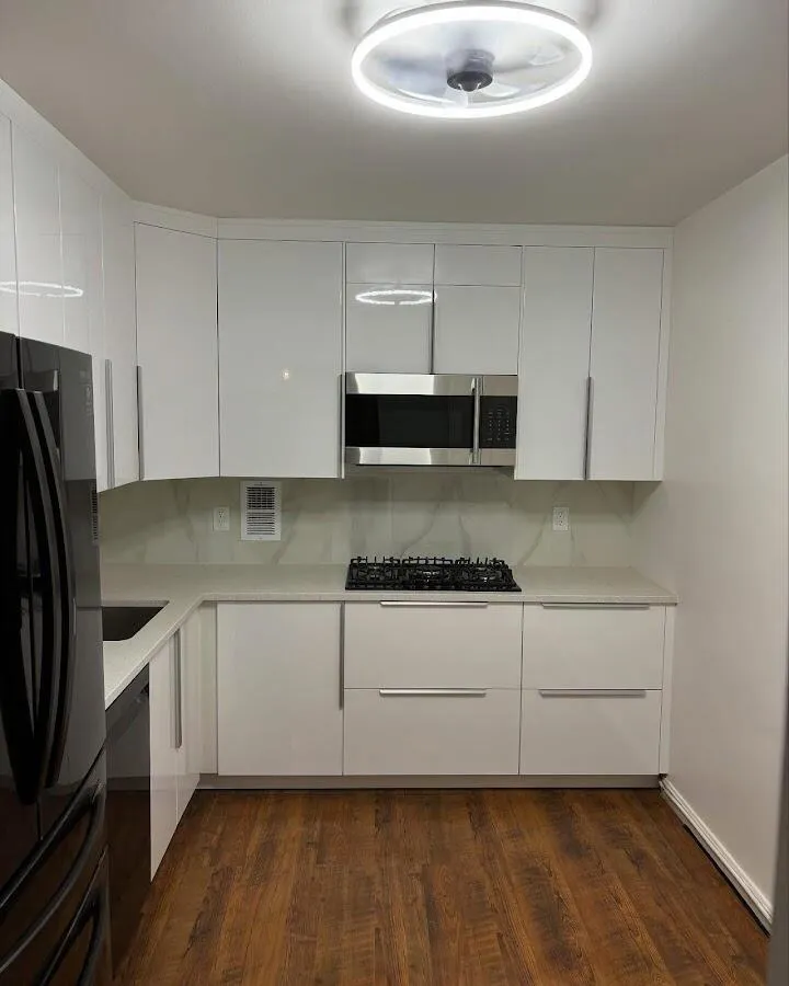 Renovated kitchen with quartz countertops in Grandview